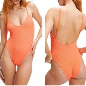 GOOD AMERICAN Always Fits One-piece
Swimsuit in orange cream